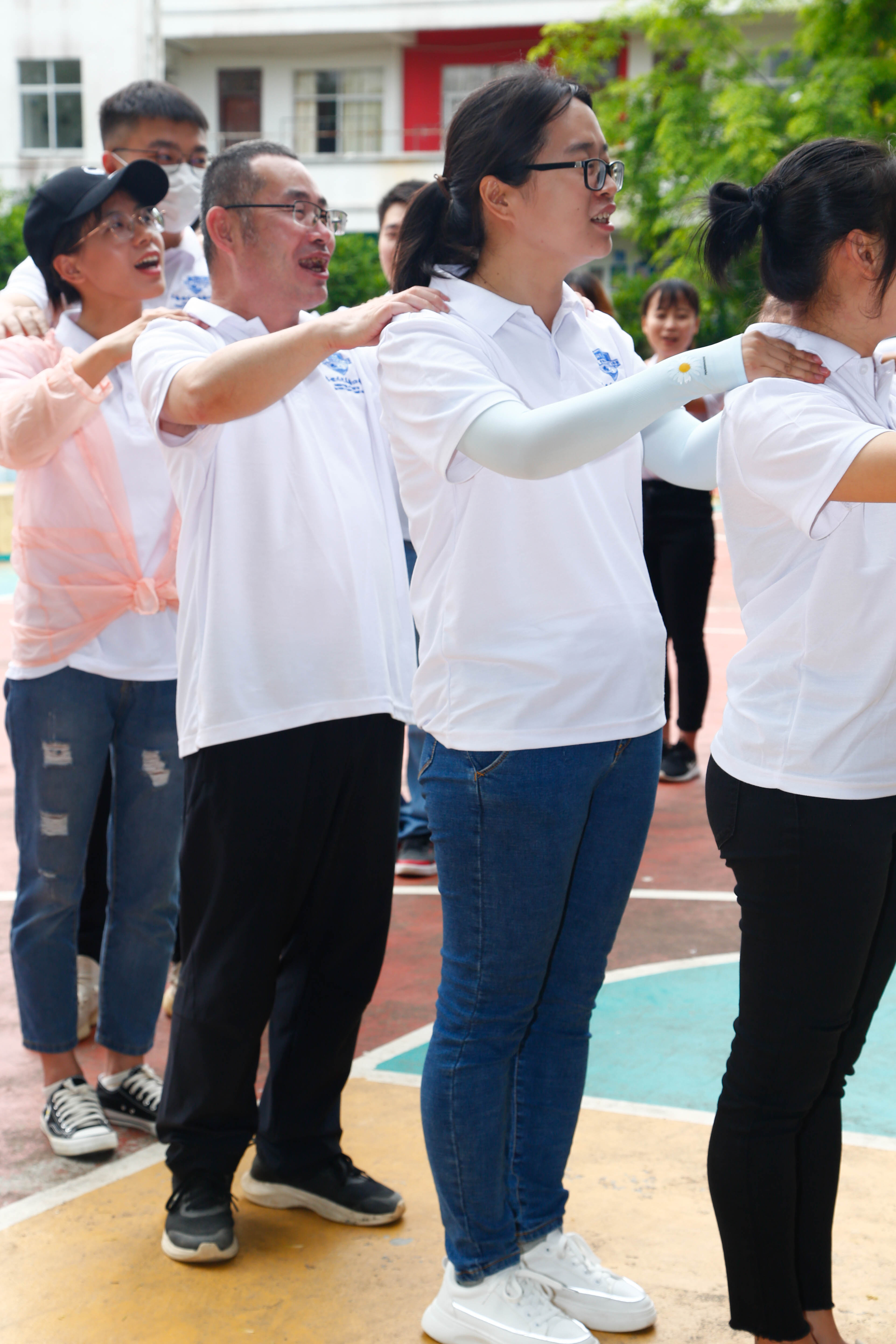 争冠热度持续升温，球队团结协作冲刺夺冠